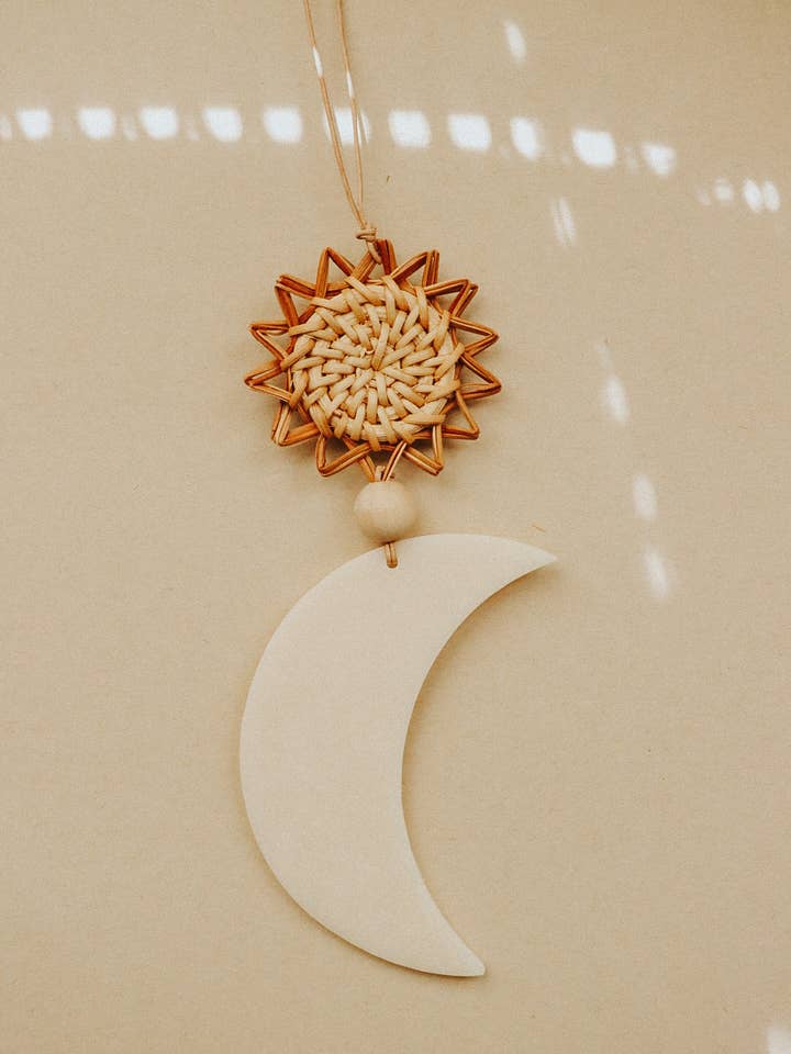 Sun + Moon Auto Diffusor aus Rattan mit ätherischen für den Großhandel von DayCrafter