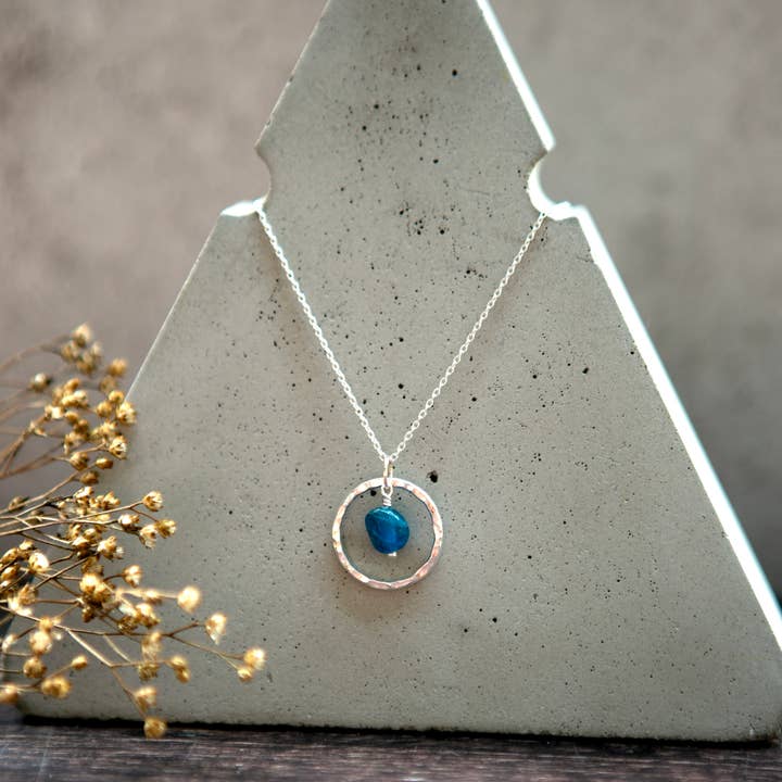The Old Farmhouse Jewellery - Venta al por mayor Collares con colgantes/abalorios - Collar semiprecioso con forma de pepita, joyería con cuentas de plata de ley