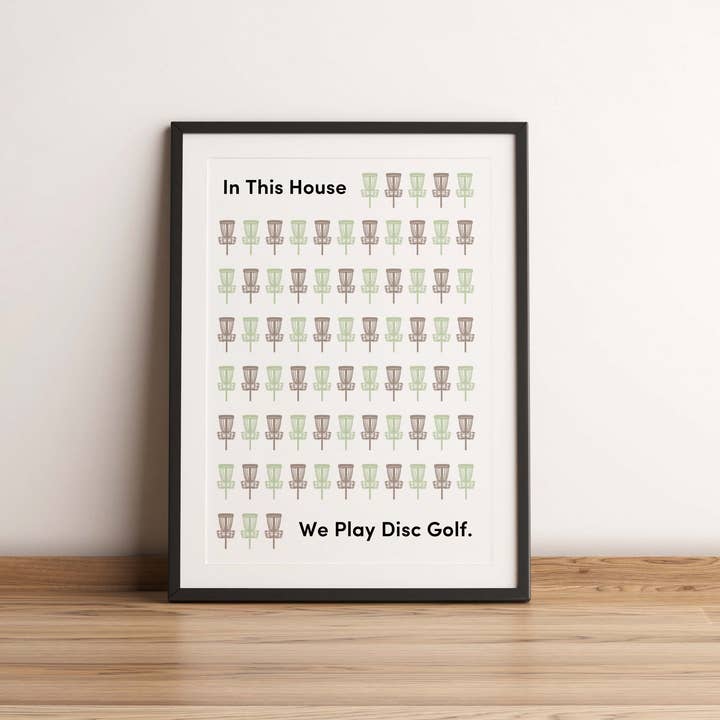 Disc Golf Print | A3 | A4 | In this house, we play disc golf for wholesale by Dandy Days