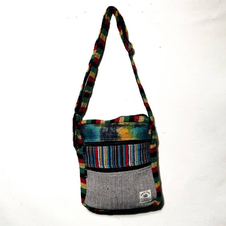 Sac bandoulière ajustable en chanvre himalayen tissé et teint à la main. pour la vente par Shop Therapy