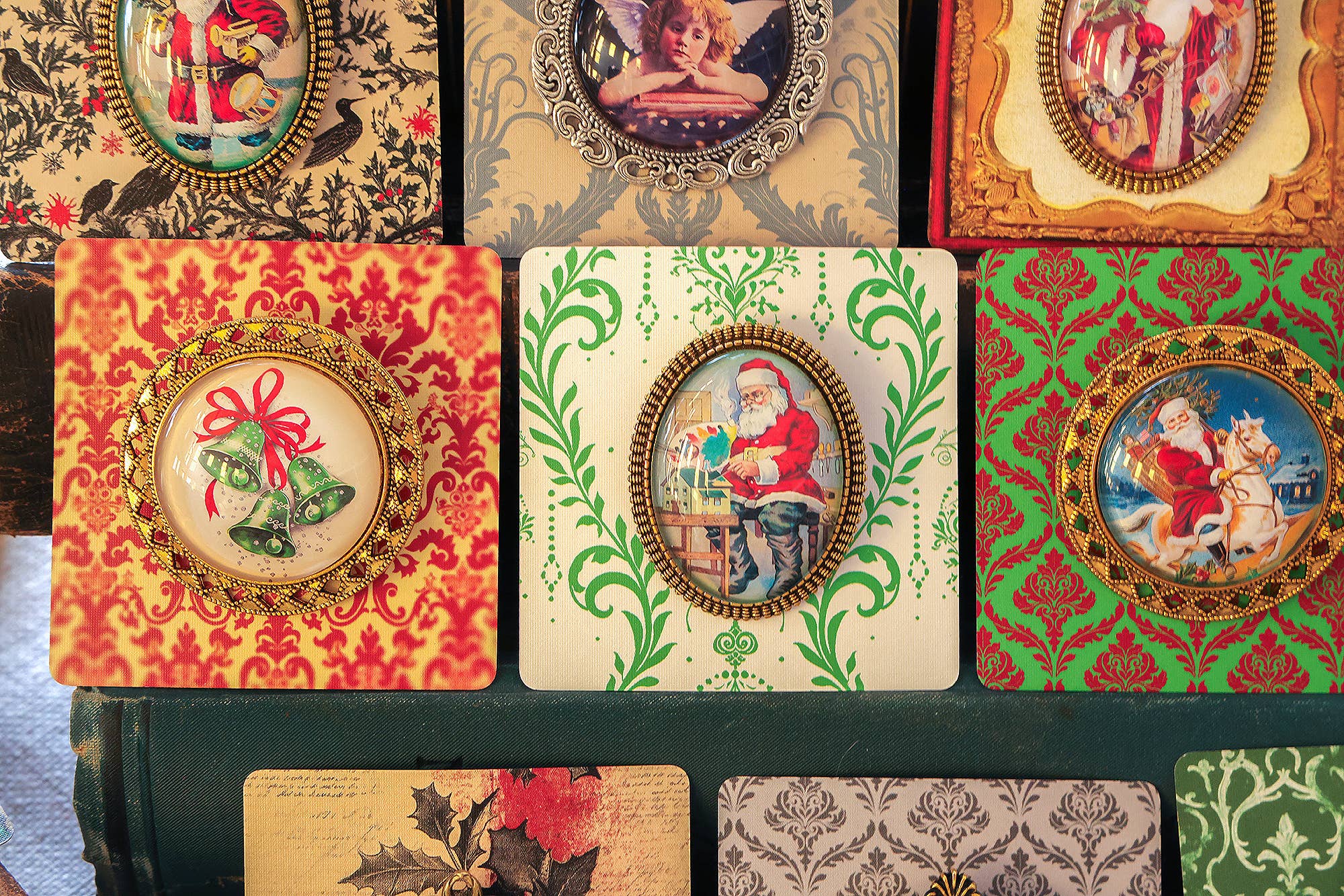 Asunder Bazaar - Wholesale Brooch - 20pc Vintage Christmas Brooches on Cards 3