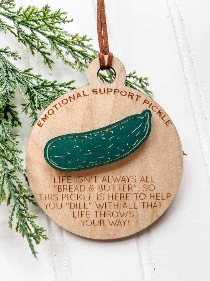 Adorno/Amuleto para Coche de Pepinillo de Apoyo Emocional para venta al por mayor de Country Roads Rustic Decor