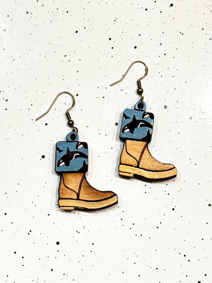 Orca Xtra Tuffs Träörhängen, tillverkade i Alaska för wholesale av Ak Daisy Chain