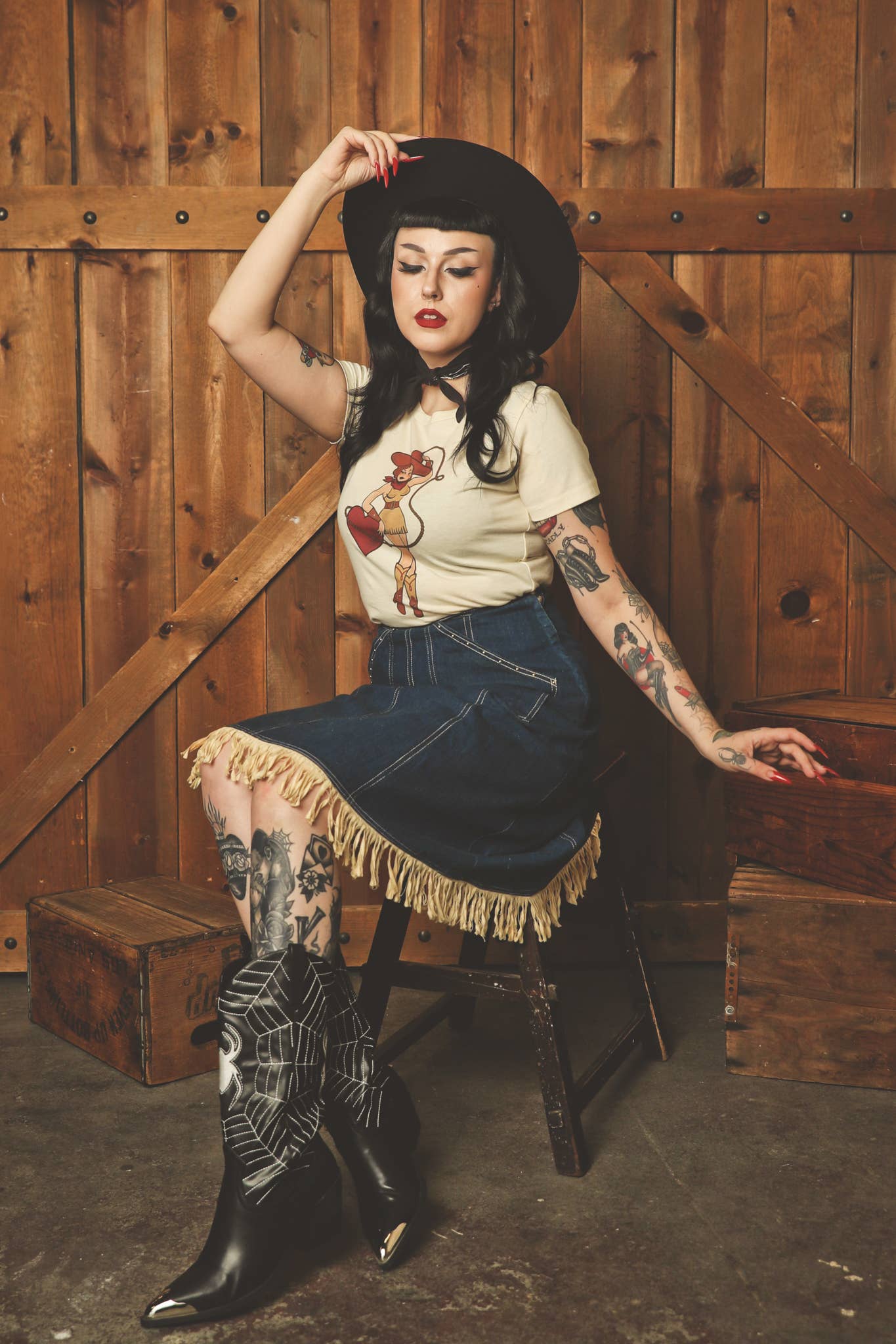 Mischief Made - Vendita all'ingrosso Maglietta stampata - Donna - T-shirt attillata Heart Bandit in avorio5