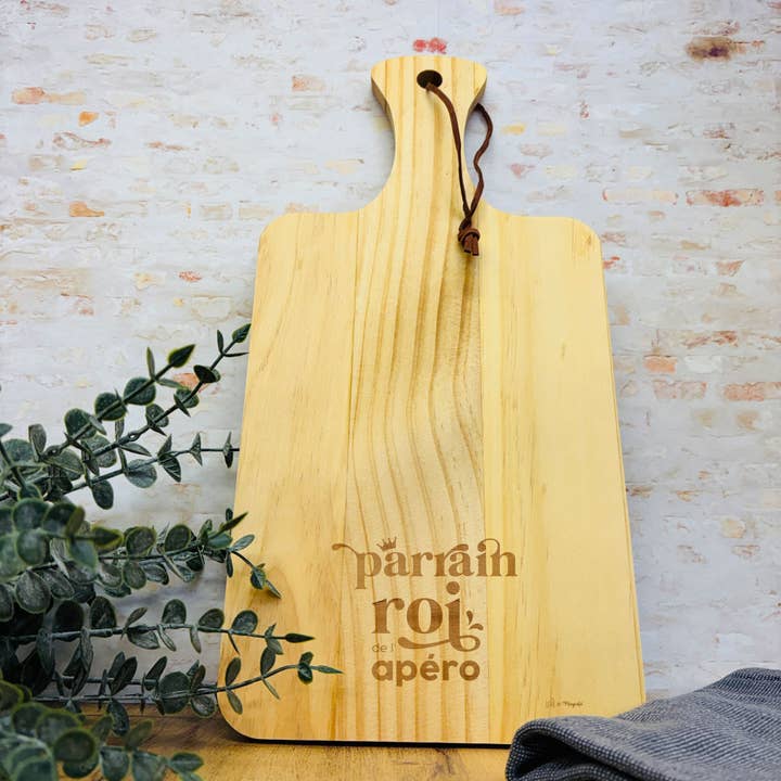 Tábua de aperitivos em madeira gravada – Padrinho rei dos aperitivos por atacado de La vie en magenta