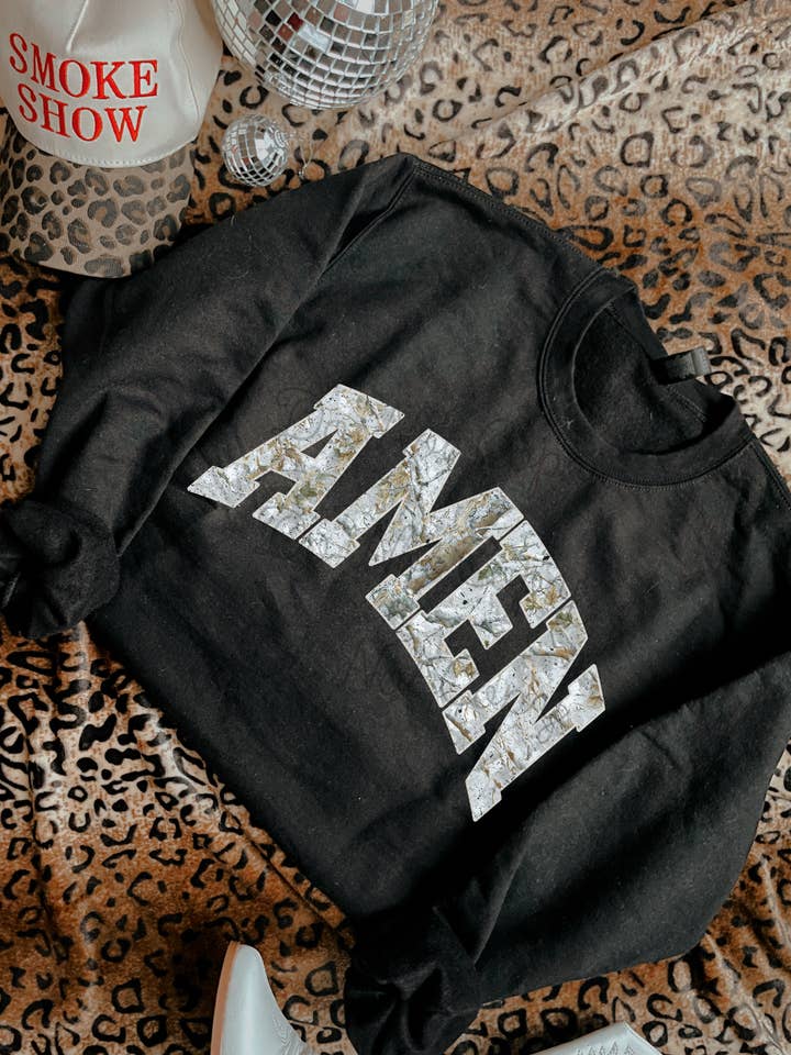 Felpa Camo Amen per la vendita all'ingrosso da parte di Downtown Darling Wholesale