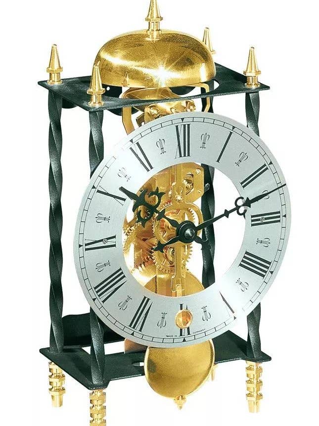 Reloj estilo antiguo con movimiento esqueleto de 8 días, columnas torneadas y campanas cada hora para venta al por mayor de Hermle UK