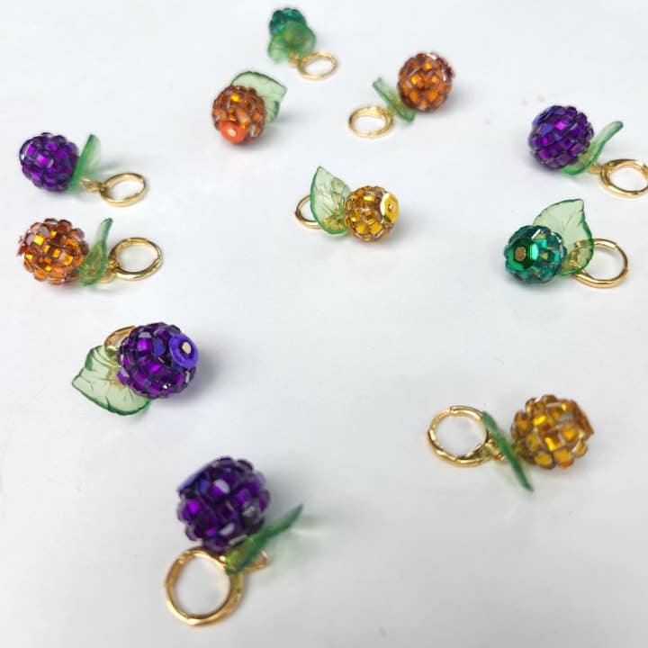 Boucles d'oreilles Disco Ball en forme de fruits et d'agrumes Huggies pour la vente par PNDLTN + CO