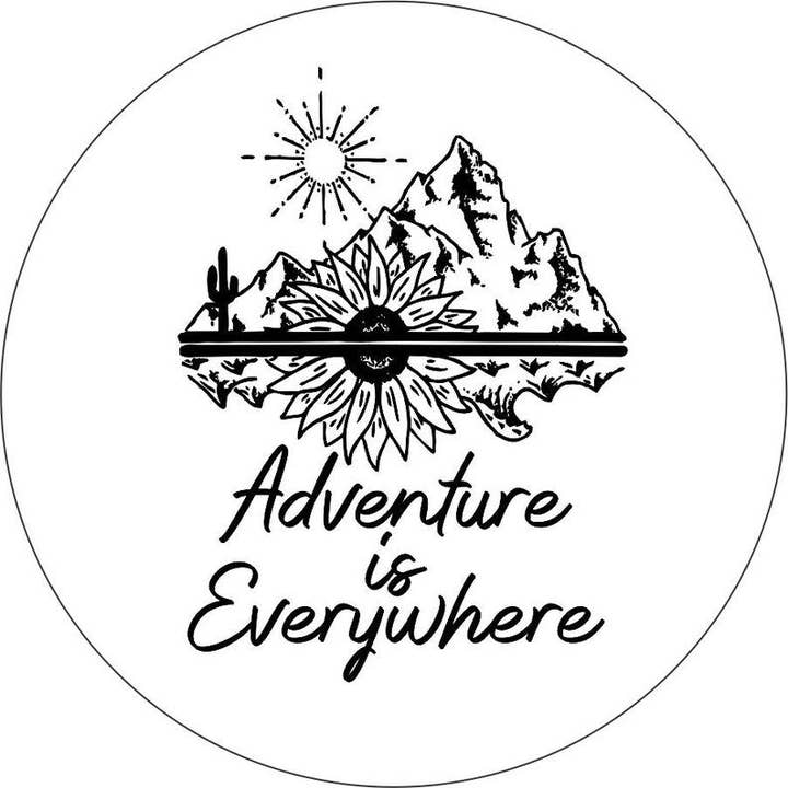 Housse blanche pour pneu de secours Adventure Is Everywhere pour la vente par Dirty Acres