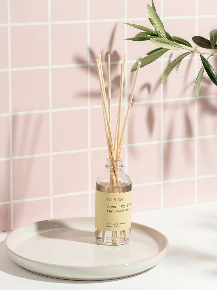 Reed diffuser - Pear + plum blossom for wholesale by Oli & Eve