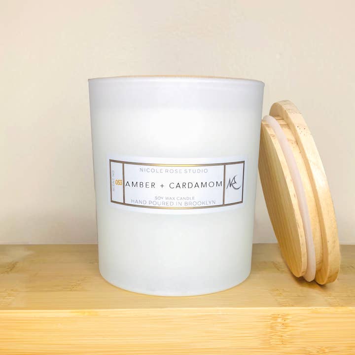 Colección Cloud - Vela de cera de soja blanca con ámbar y cardamomo para venta al por mayor de Nicole Rose Studio