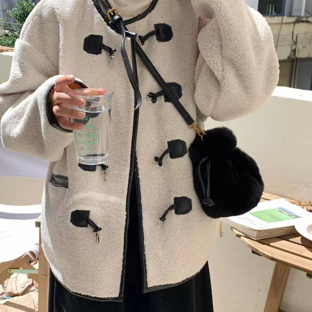 Pretty Persuasions - Wholesale Crossbody bag – Women's - P23091 Faux Fur Drawstring Bucket Crossbody Bag3