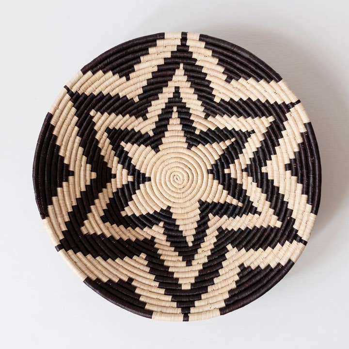 Grand panier à pétales superposé pour la vente par MAADILI COLLECTIVE