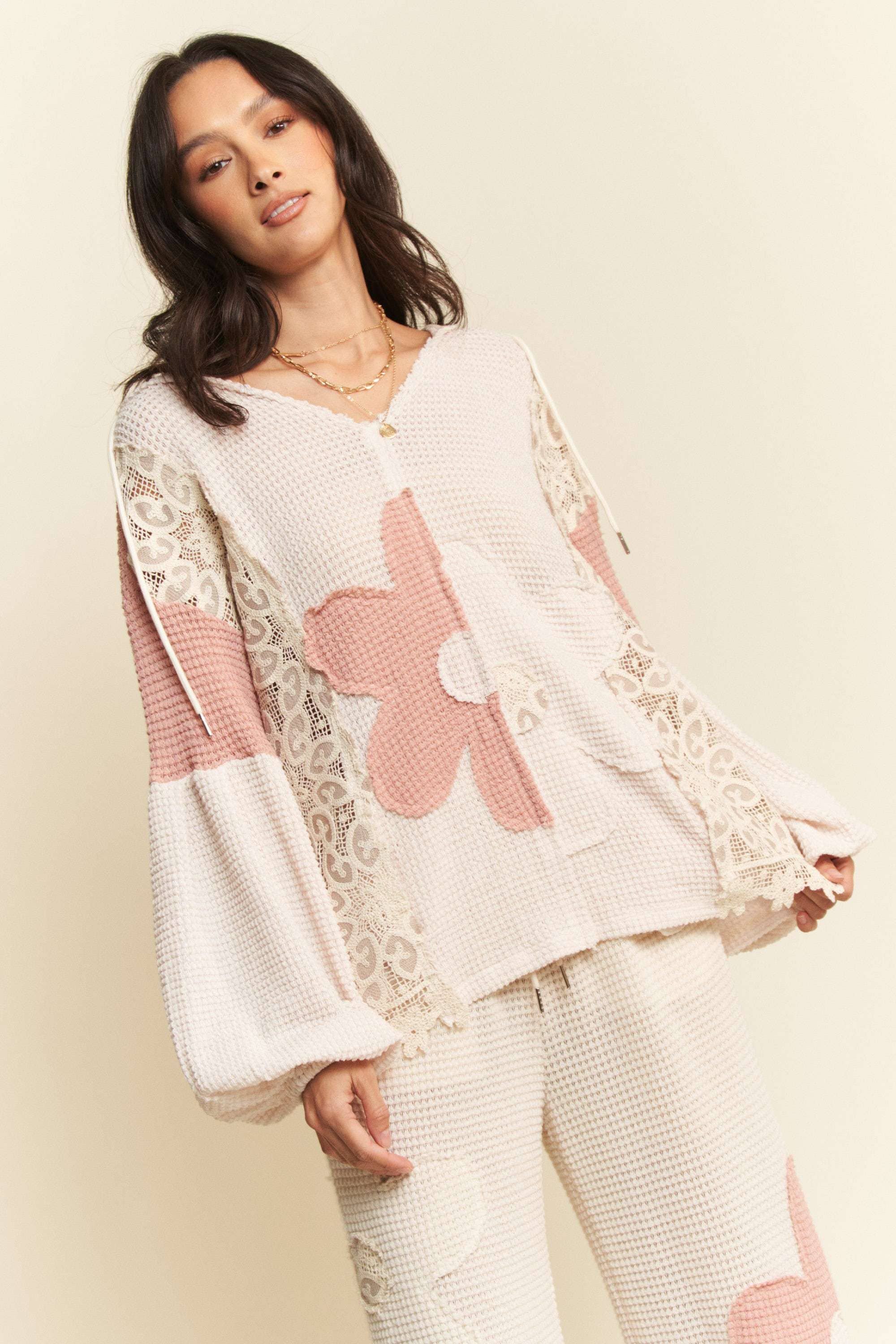 Davi & Dani – wholesale Hoodie – Women's – HOODIE OVERSIZED KNNIT TOP WITH FLOWER PATCH6