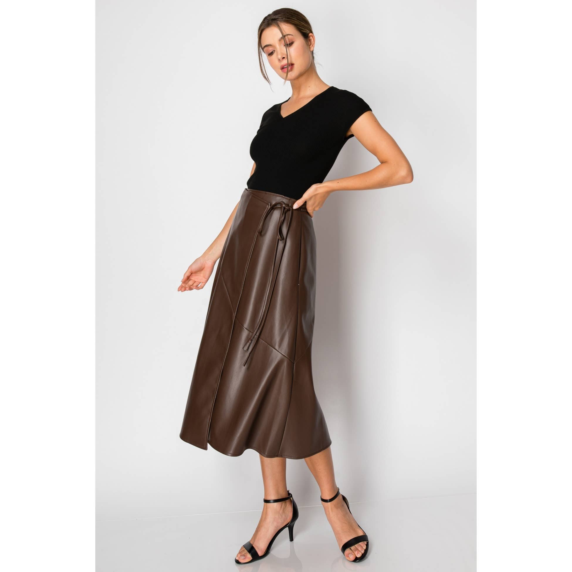 INA - Vente Chemisier – femme - Haut en maille côtelée à manches courtes et col en V12