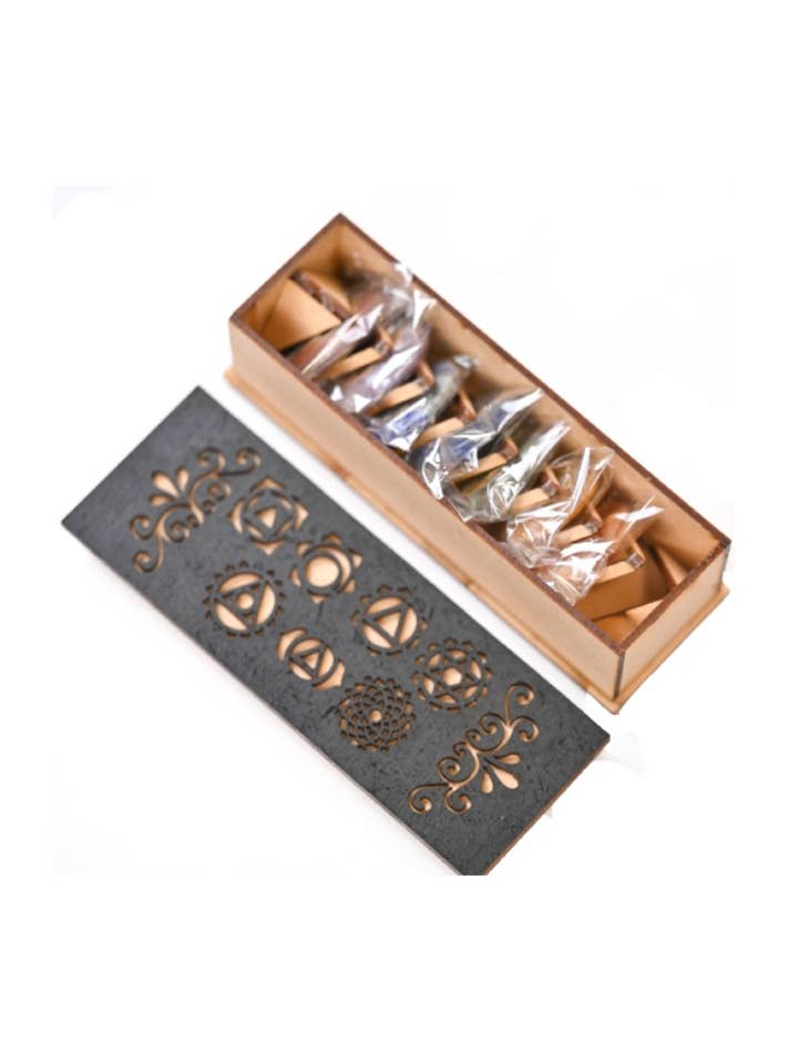 Boîte gravée symbole Chakra pour la vente par VPS Stones Inc.