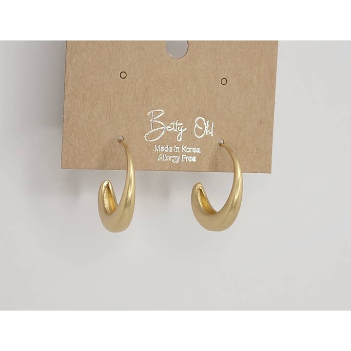 CRESCENT HOOP TURNISH VRIJE OORBELLEN. voor wholesale door BETTYOH INC