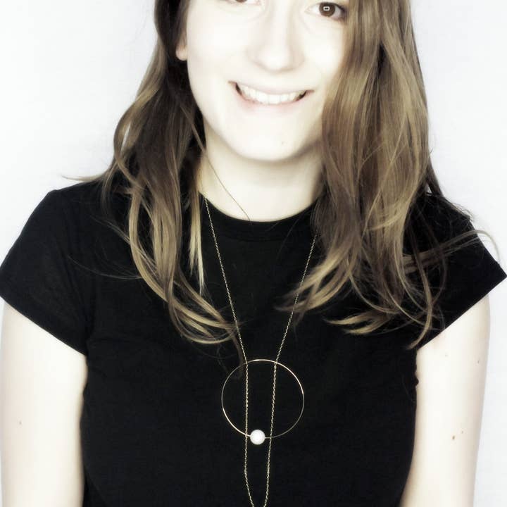 Stor cirkel kedja hänge halsband med vit pärla för wholesale av Melissa McArthur - Jewellery Made in London