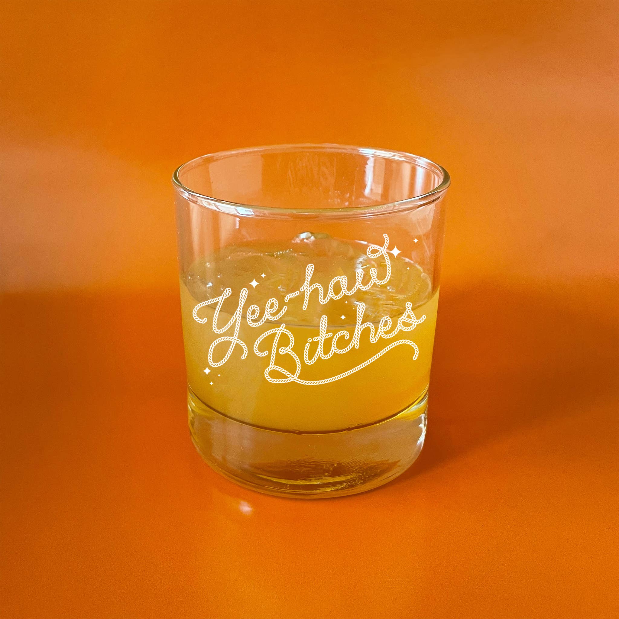 Sunshine Studios – Engroshandel Cocktail-/likørglas – YeeHaw Bitches glas til drinks2