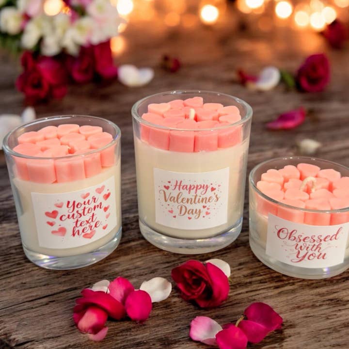 Handgemachte Soja-Duftkerze zum Valentinstag mit individuellem Text für den Großhandel von Karly’s Candles