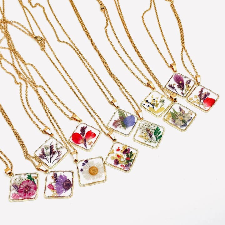 Mio Queena - Wholesale Pendant/Charm Necklace - Floral Square Pendant Pressed Dried Flowers Necklace - PDF