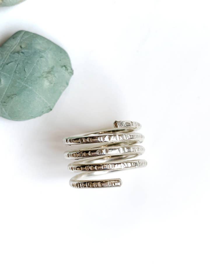 Anello a spirale in argento per la vendita all'ingrosso da parte di Mickey Lynn