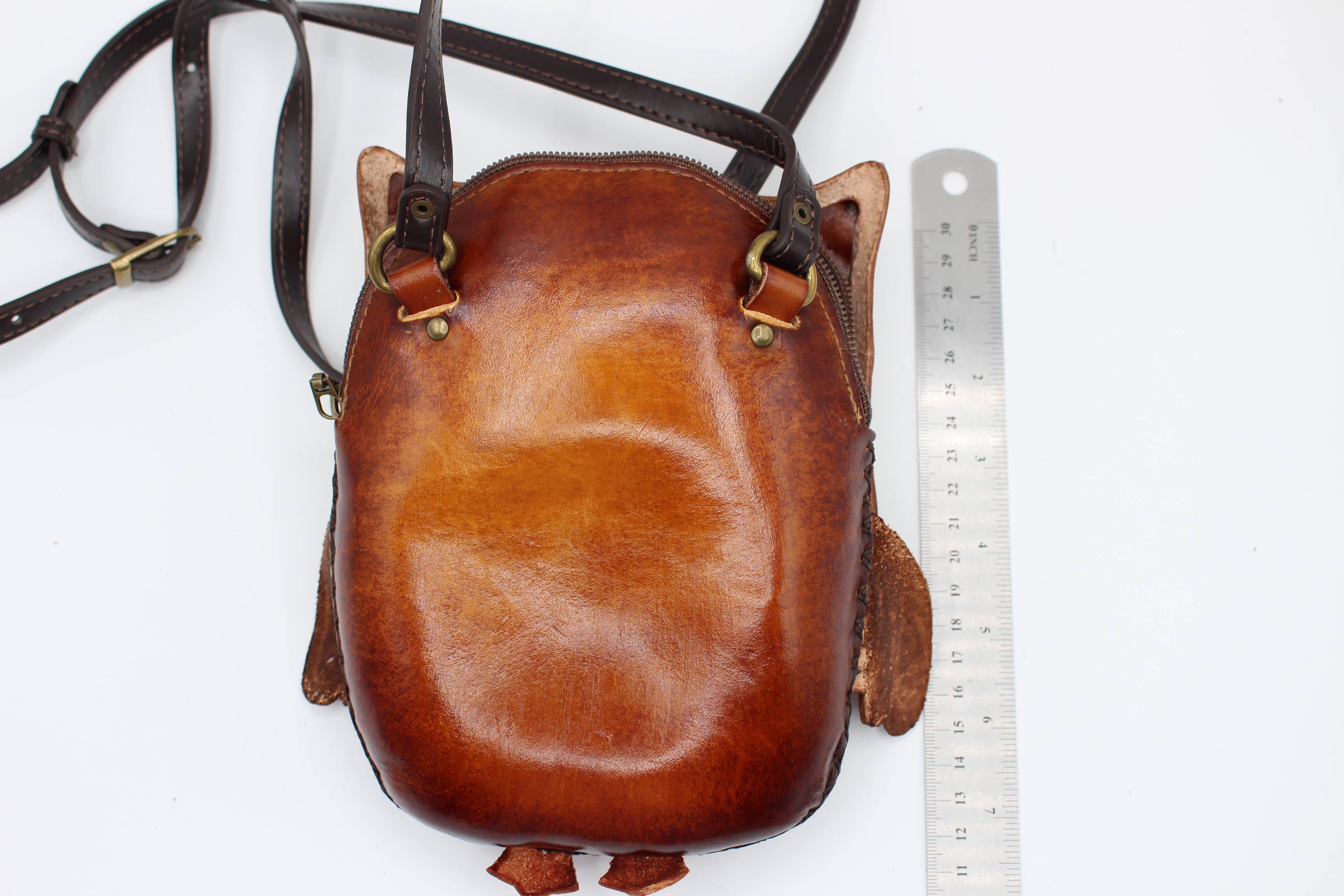 Sunflower Handmade leather inc - Vente Sac à bandoulière – femme - XLE021 sac à bandoulière en cuir fait main en forme de hibou, marron2