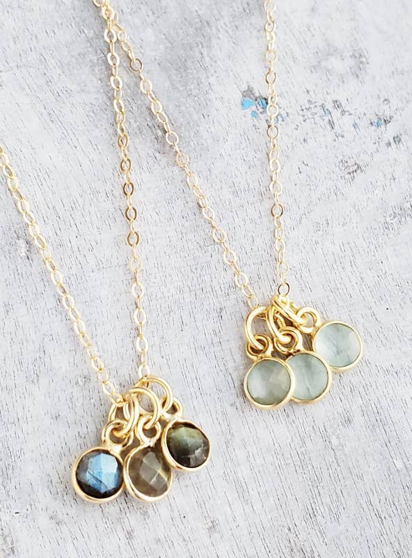 Sosie Designs - Vente Colliers à pendentif - Collier Trio de pierres précieuses en or - Aqua Calcédoine3