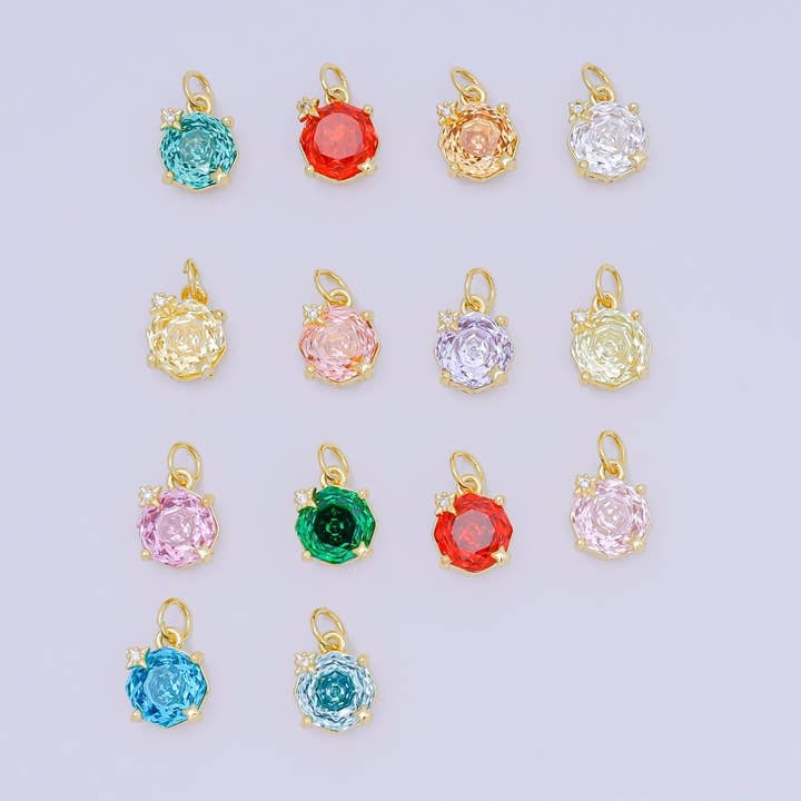 Pendentif Pierre de Naissance Soleil Céleste Rond en Plaqué Or 24K avec Zircon Cubique | M102 - M106 M197 M212 pour la vente par Aim Eternal