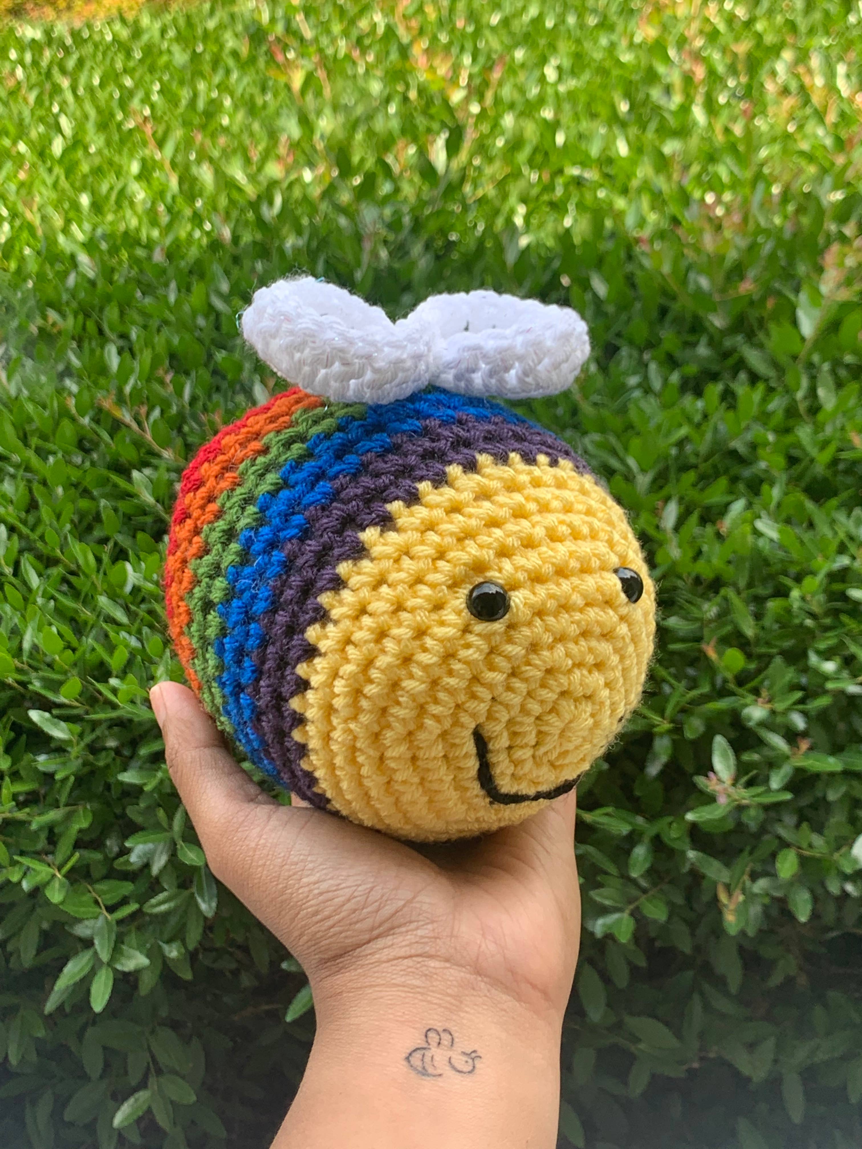 WanderlustBee – wholesale Stuffed/plush toy – Kids & baby – Crochet Bee Stuffed Animal - Rainbow Bee Amigurumi1