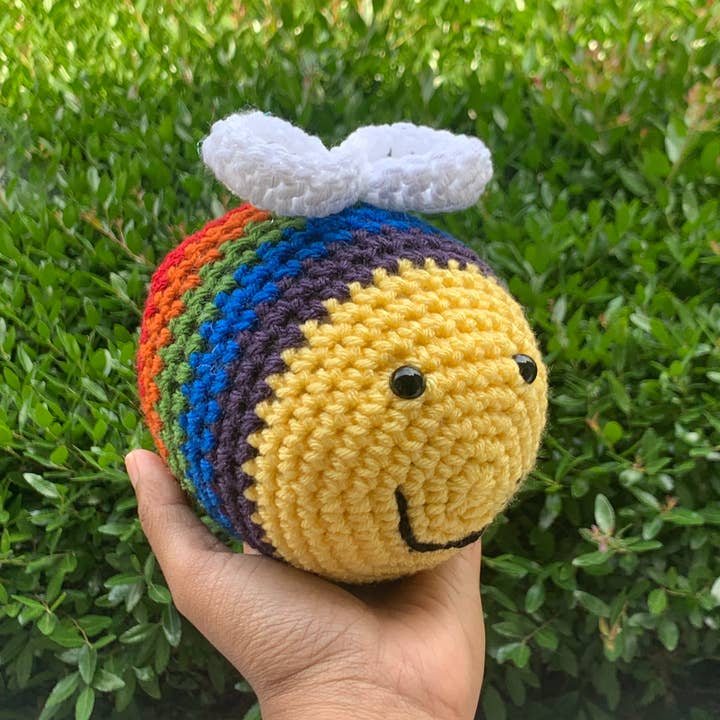WanderlustBee – wholesale Stuffed/plush toy – Kids & baby – Crochet Bee Stuffed Animal - Rainbow Bee Amigurumi1
