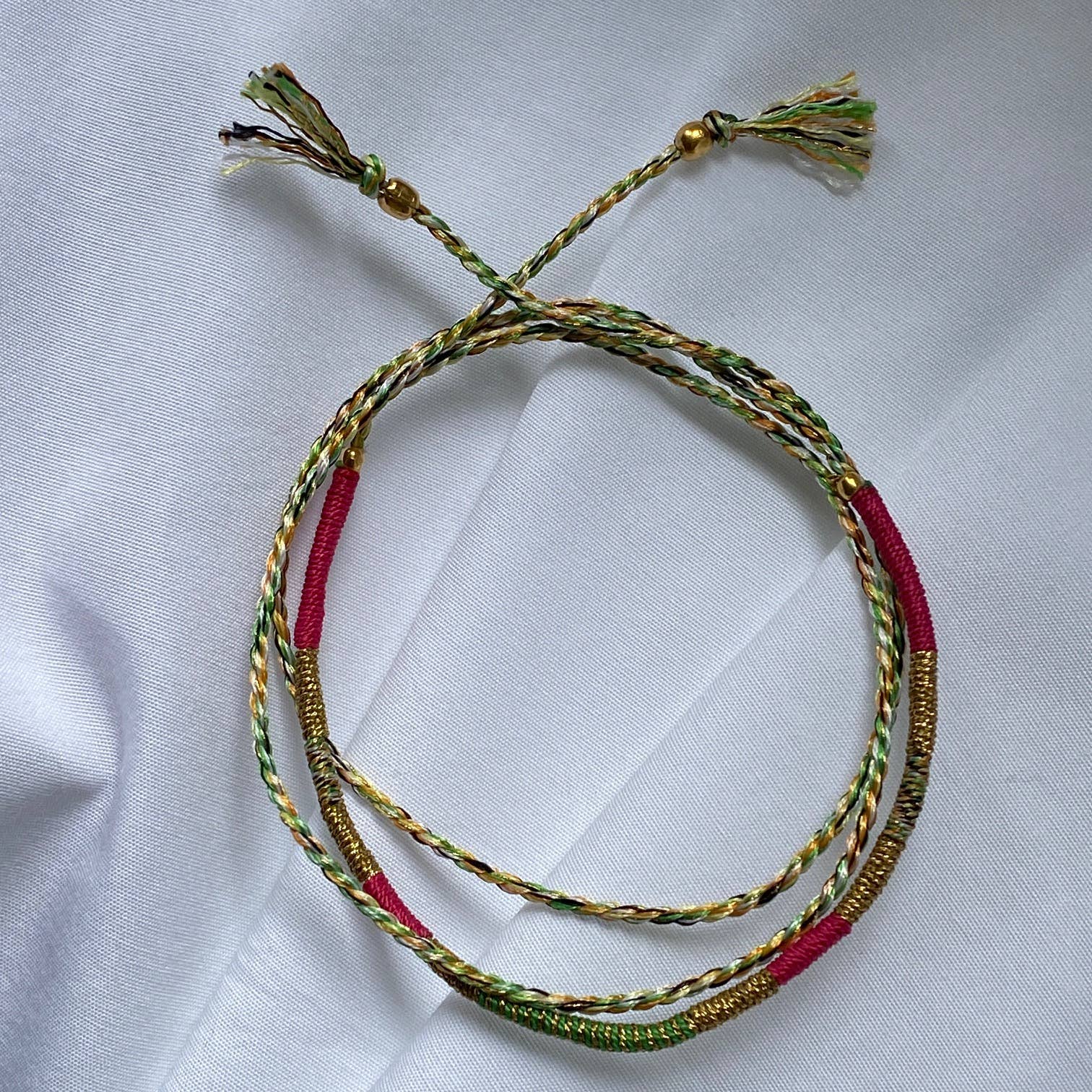 Sophie Deschamps Bijoux - Venta al por mayor Pulseras tejidas/trenzadas - Pulsera de hilo amuleto de la suerte Sukh15