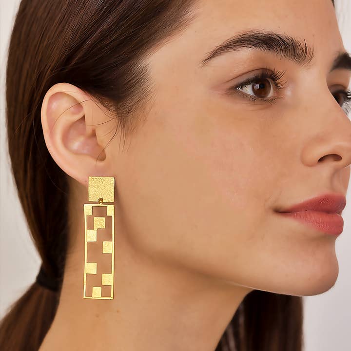CASSANDRE gold-plated earrings - Design with character for wholesale by LA MAR