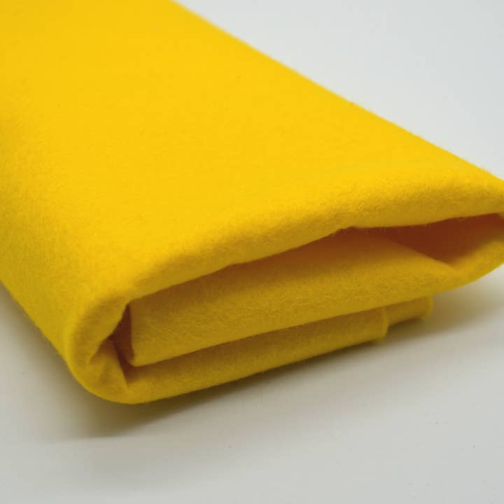 Tela de fieltro de lana 1mm de grosor 160cm x 1 metro amarillo mostaza para venta al por mayor de Oriental Direct Craft Supplies