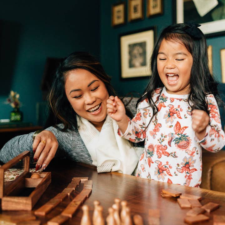 Ten Thousand Villages - Vente Jeux de société - Bowling de table fait main *4