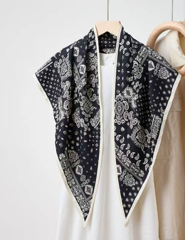 JC Sunny Fashion – wholesale Scarf – Women's – JC023328T Printed Triangle Scarf – Bandana Style Wrap / Shawl8