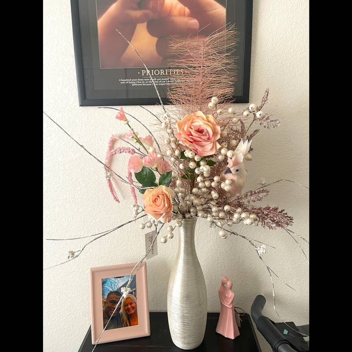 Mooie Roze Valkparkiet Schikking - 40" voor wholesale door Amazyng Decor