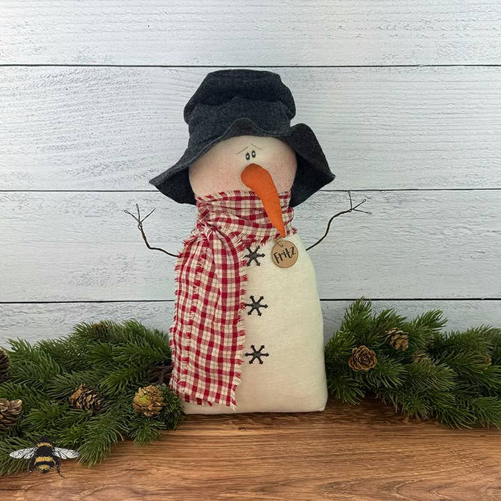 Honey and Me - Wholesale Decoratief beeldje - Fritz de sneeuwpop met krullende neus