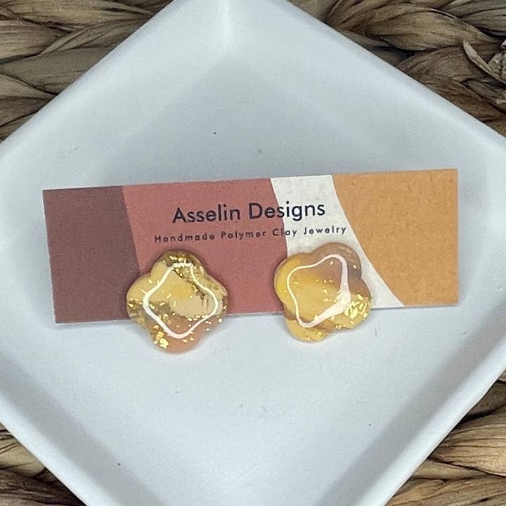 Clous d'oreilles en fausse pierre pour la vente par Asselin Designs