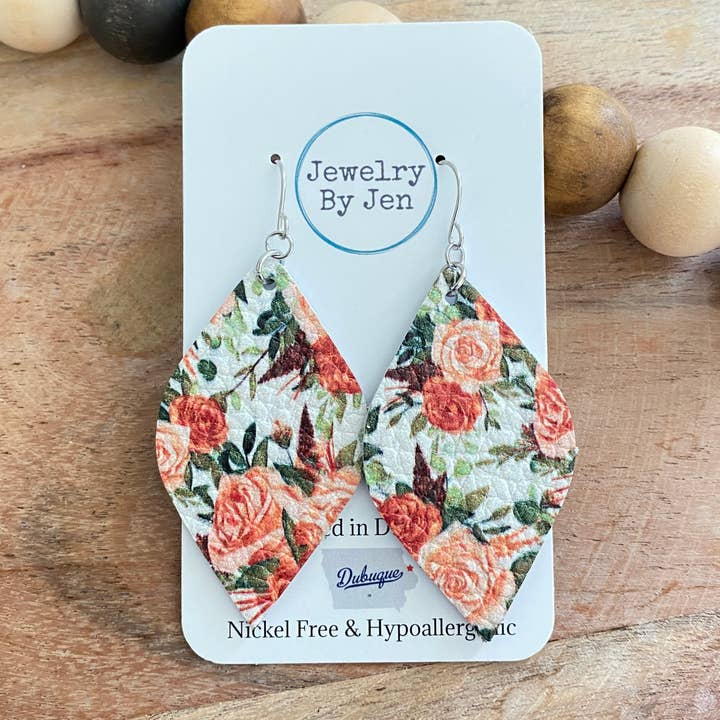 *LIQUIDATION* Boucles d'oreilles Diva : Bouquet Chic pour la vente par Jewelry By Jen