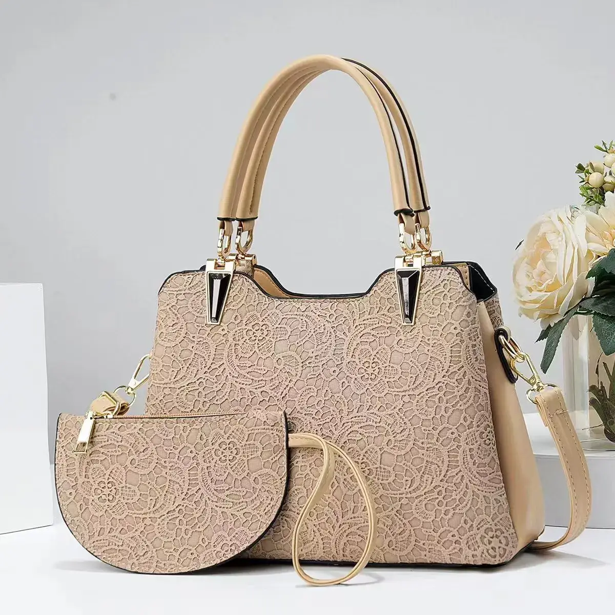 Superbia - Venta al por mayor Bolso con asas - Mujer - Bolso mediano con estampado de encaje, múltiples bolsillos y asa superior + monedero gratis A969715