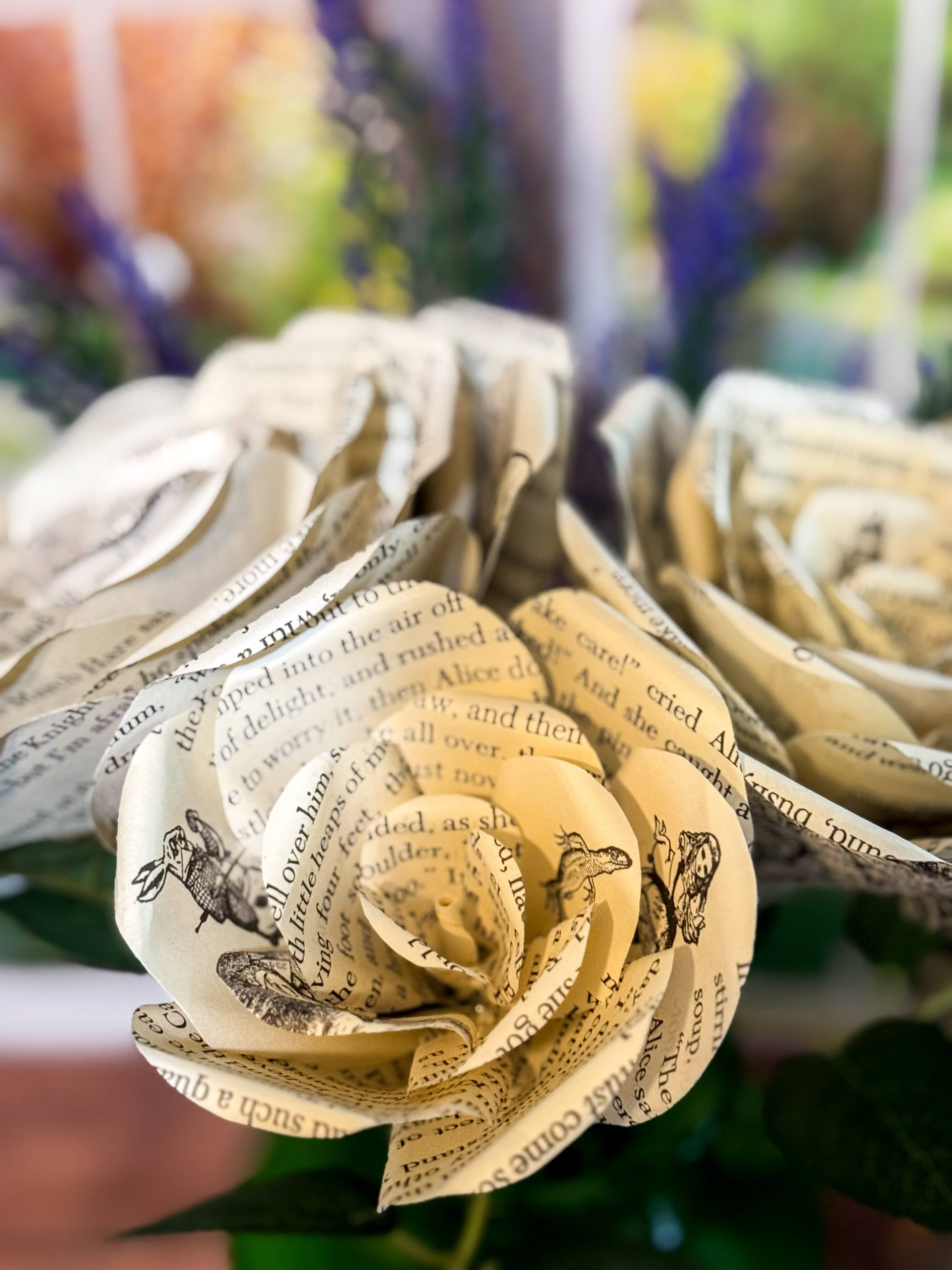 Literary Blooms – wholesale Konstgjorda blommor – Alice i Underlandet Pappersros – Medium (5")5