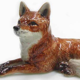 Mini figurine en porcelaine rouge renard couché pour la vente par Little Critterz