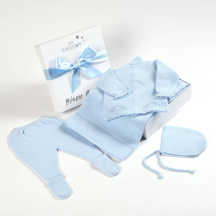 MELI | Blaues Layette-Set für Jungen (4) für den Großhandel von Bebe Sweeny