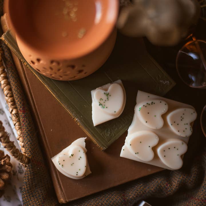 Meleri and Maple Co - Wholesale Wax melt - Cupcake Bakery Scented Heart Clamshell Soy Wax Melts7