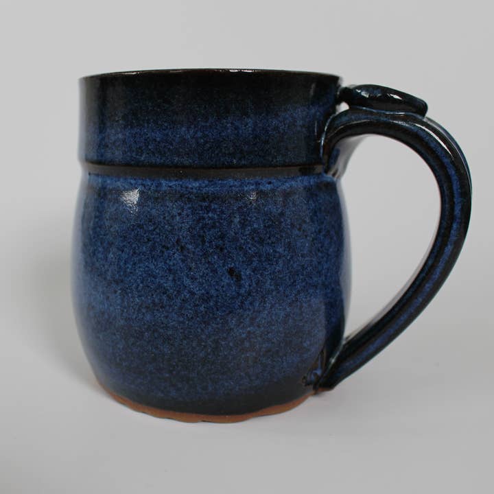 Mug Seau à Miel en Bleu pour la vente par Pip the Potter (southwick pottery)