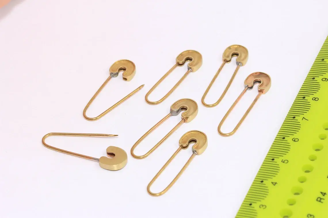 QueenJewelryM - Wholesale Individual Charm/Pendant - 10x30mm Raw Brass Safety Pin Charm, Brass Safety Pin CHK15-50