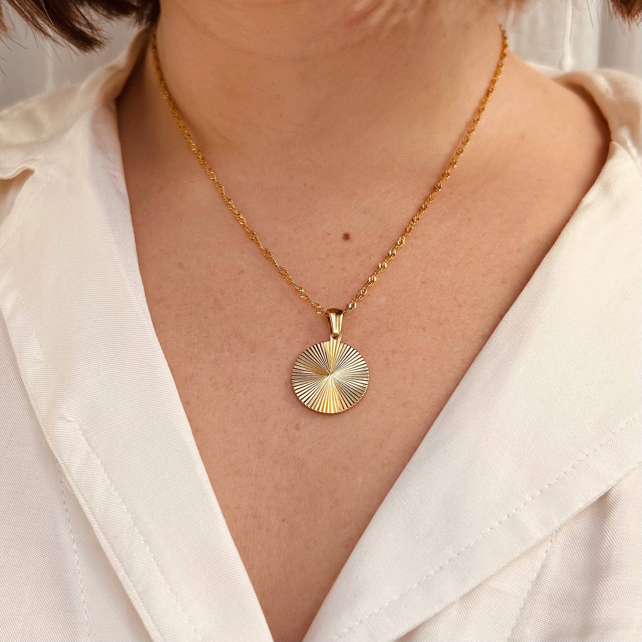 Little Nell Jewellery – wholesale Hänge-/berlockhalsband – Vardaglig Guld Soluppgång Hänge1