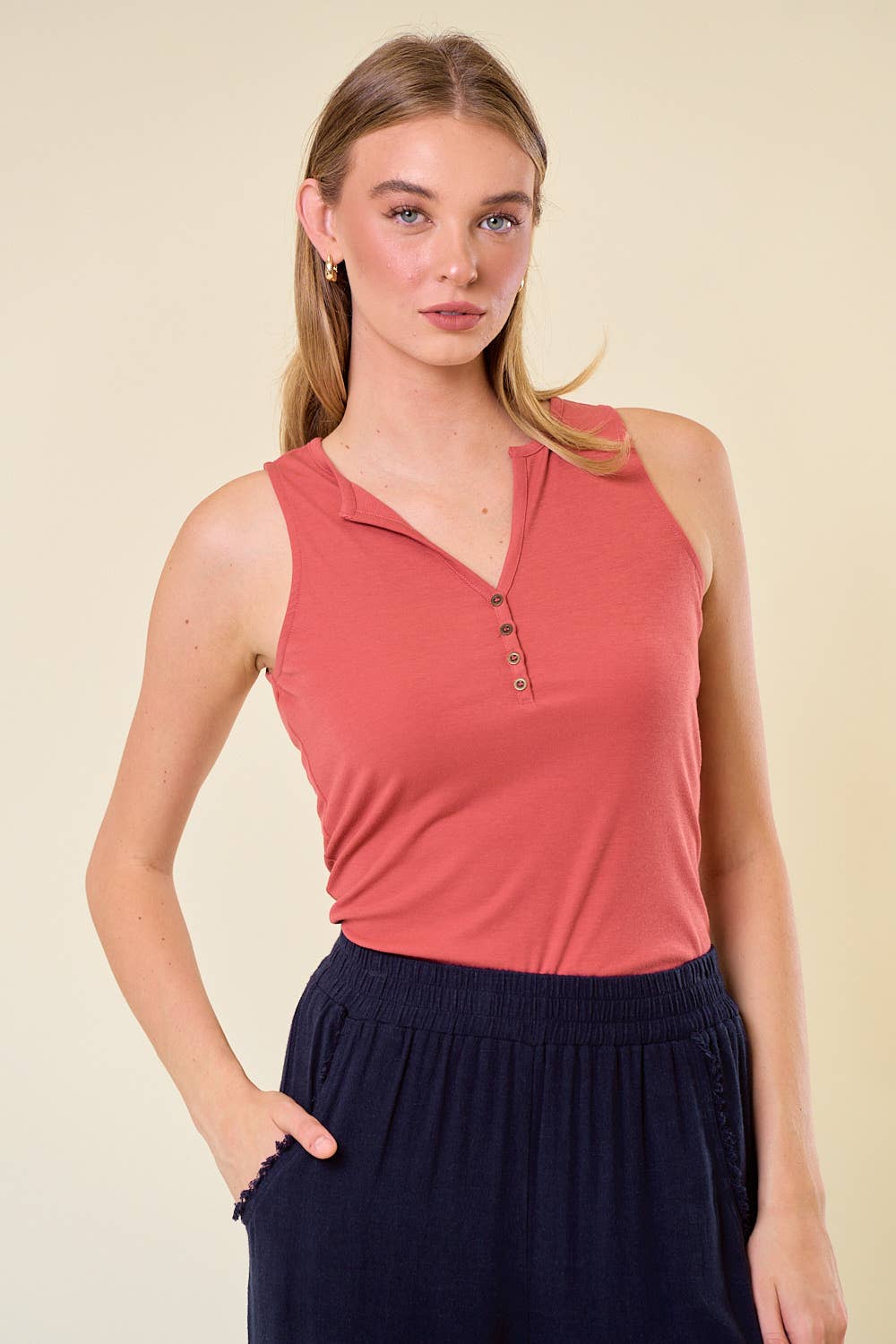 Doe and Rae – wholesale Tank top – Women′s – Henley Knit Tank - 41363T