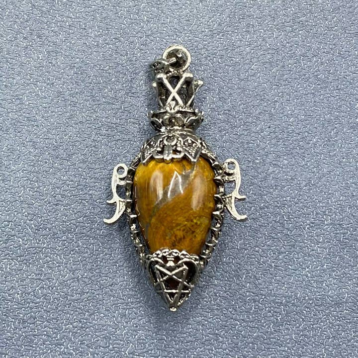 Mio Queena - Wholesale Spiritual Stone/Crystal - Natural Stone Bottle Shape Vintage Charm Pendant - CS3